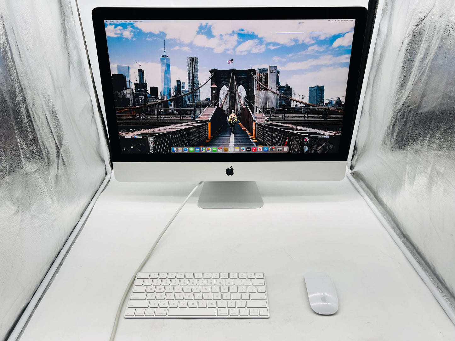 Apple 2020 iMac 27" 3.3GHz 6-Core i5 16GB RAM 512GB SSD RP5300 4GB - Excellent