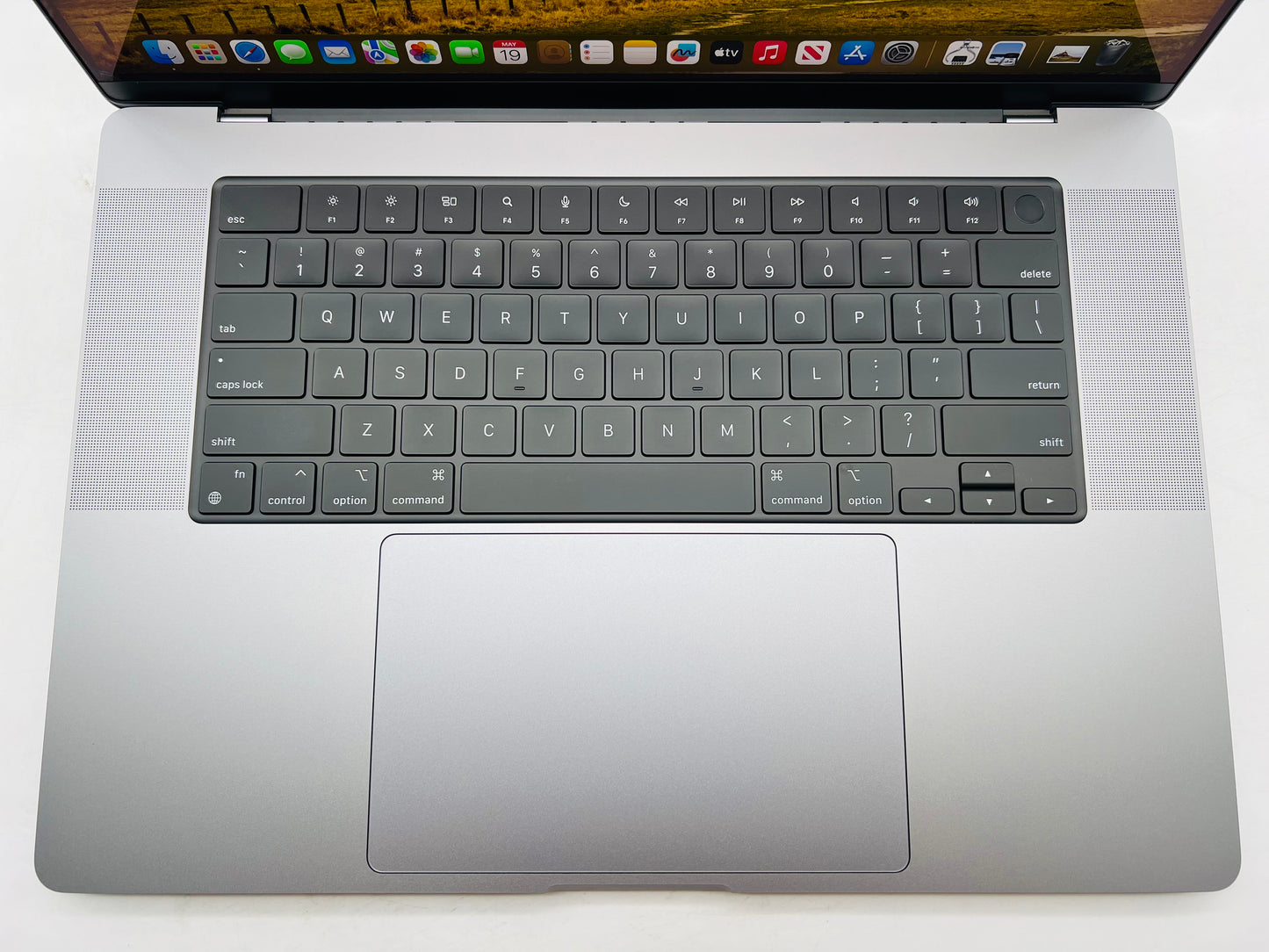 Apple 2021 MacBook Pro 16 in M1 MAX (32-Core) 64GB RAM 2TB SSD AC+ - Excellent