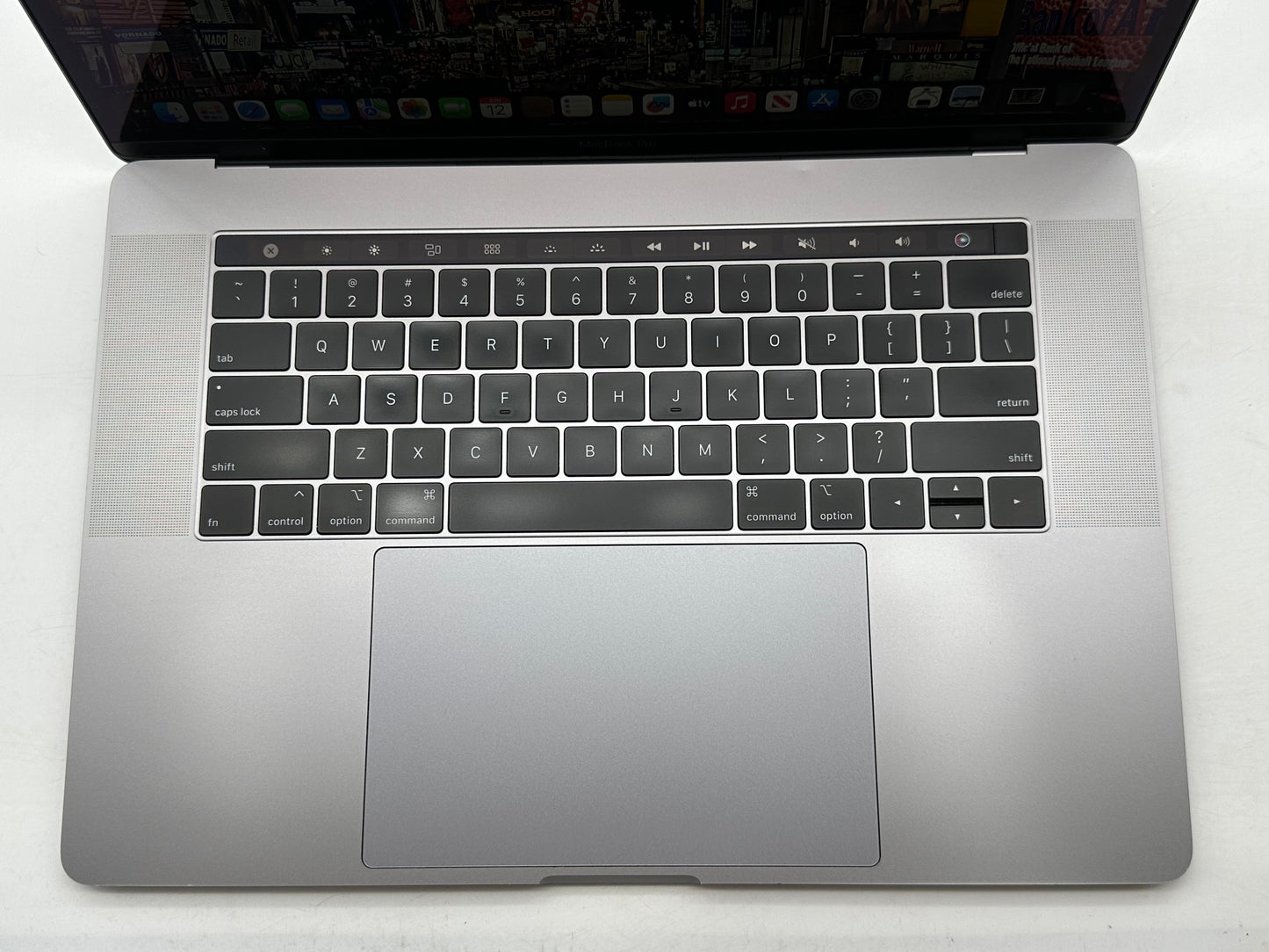 Apple 2019 MacBook Pro 15 in 2.6GHz i7 32GB RAM 512GB SSD RP555X 4GB - Very Good