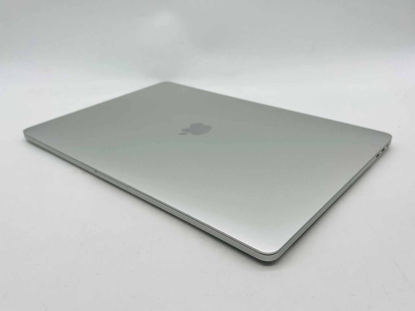 Apple 2019 MacBook Pro 15 in 2.6GHz i7 16GB RAM 256GB SSD RP555X 4GB - Very Good
