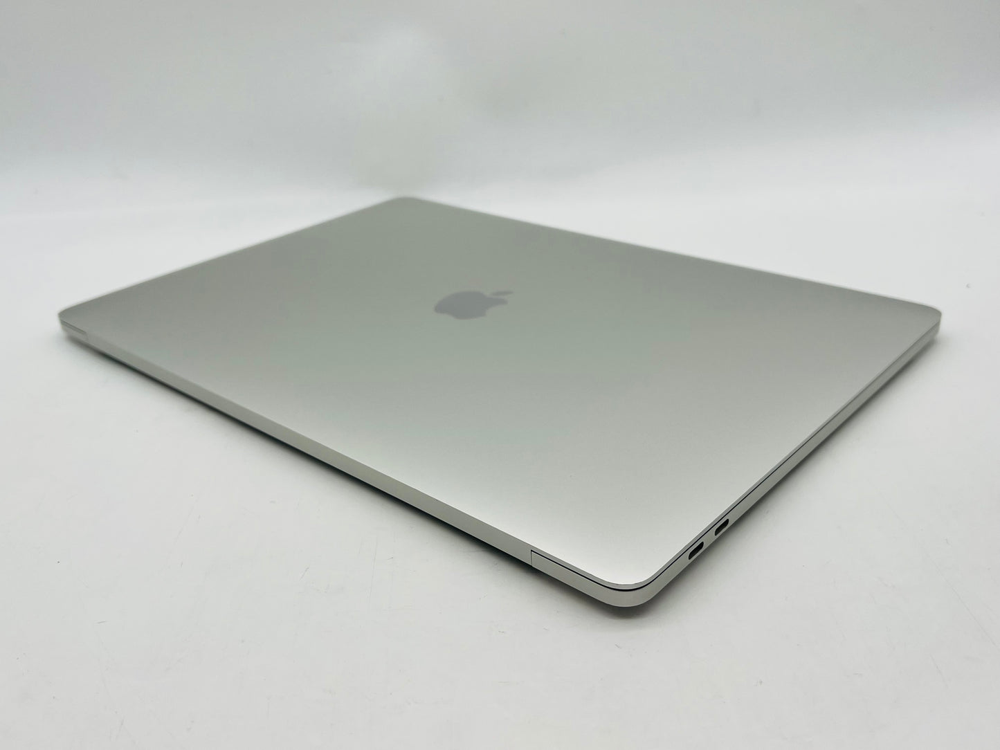Apple 2019 MacBook Pro 15 in 2.6GHz i7 16GB RAM 256GB SSD RP555X 4GB - Very Good
