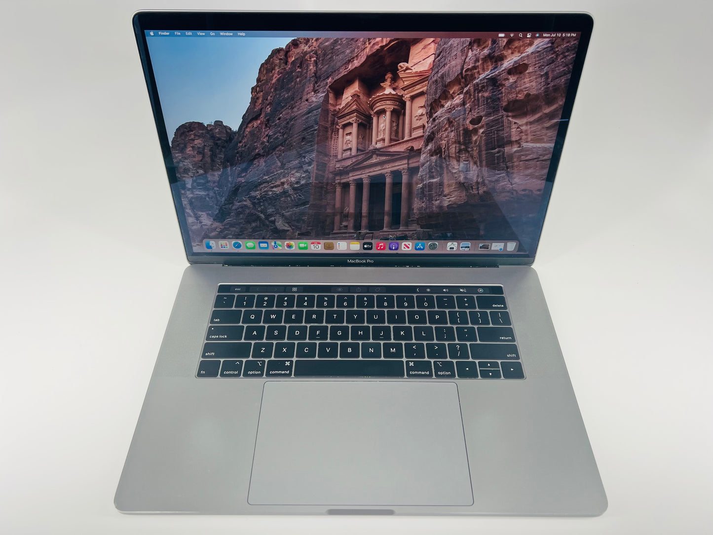 Apple 2019 Macbook Pro 15in 2.3GHz i9 32 GB RAM 1TB SSD RP560X 4GB - Good