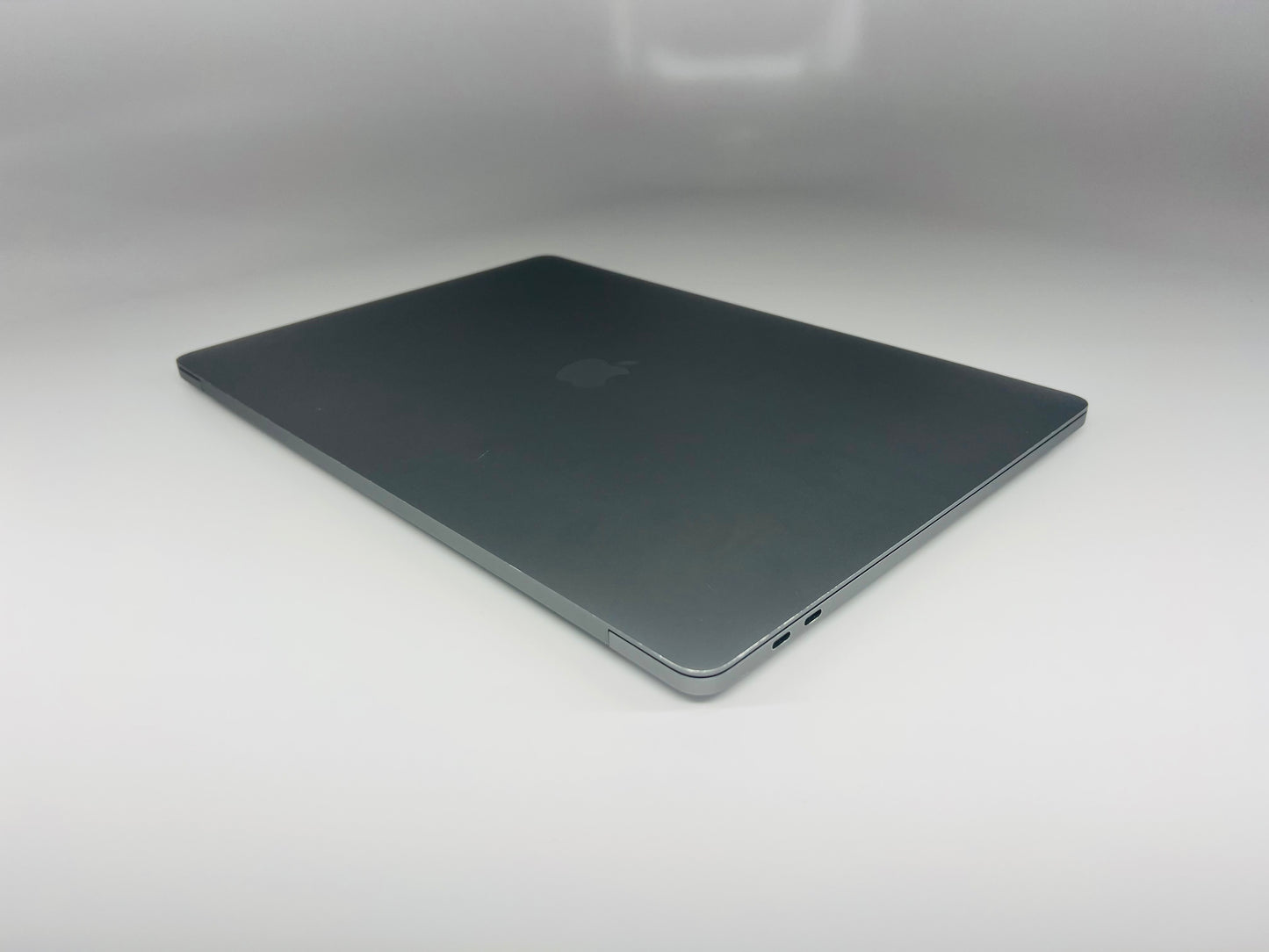 Apple 2019 Macbook Pro 15in 2.3GHz i9 32 GB RAM 1TB SSD RP560X 4GB - Good