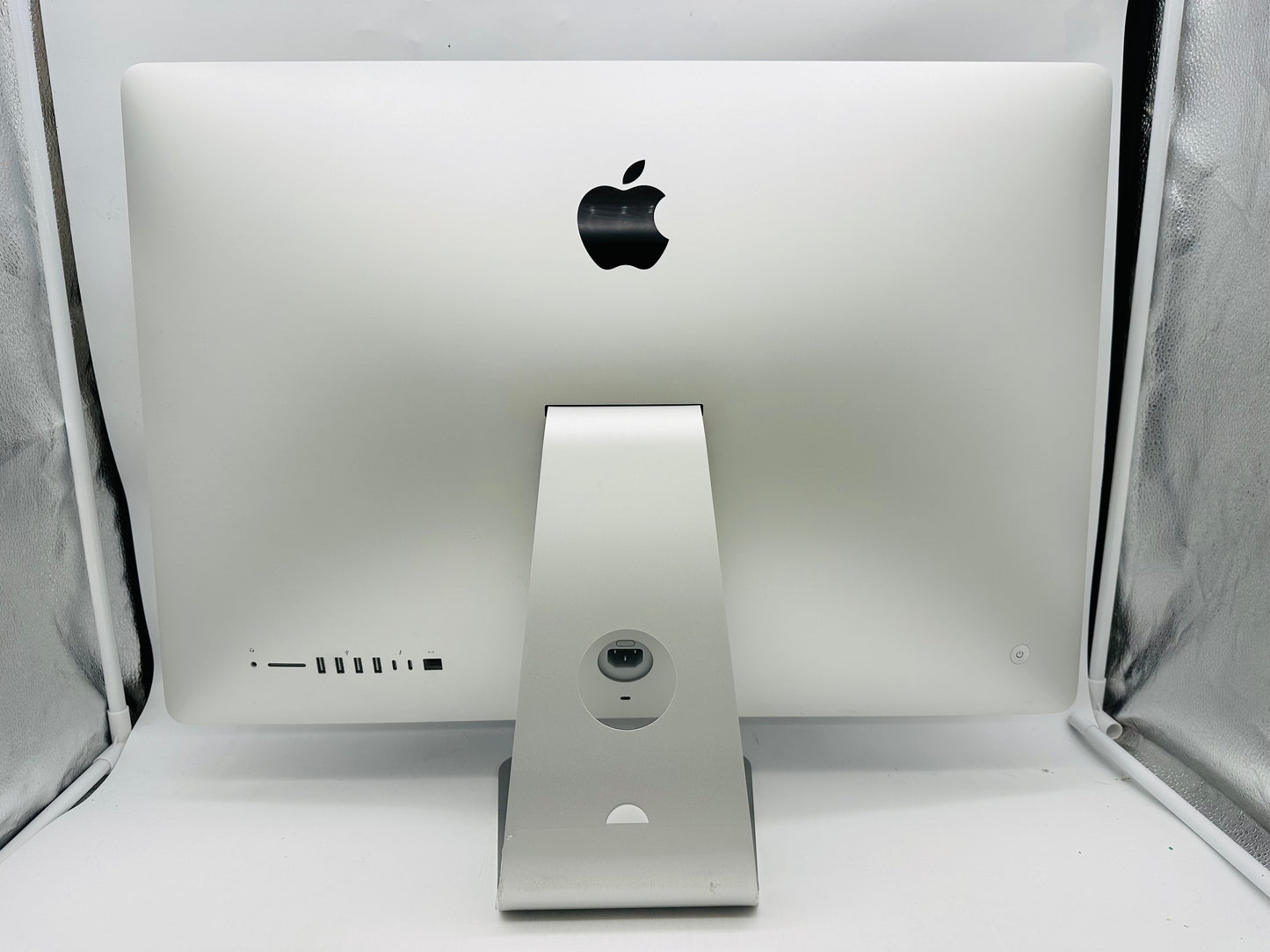 Apple 2019 iMac 27 in 5K 3.6GHz 8-Core i9 32GB RAM 1TB SSD RP580X 8GB - Good