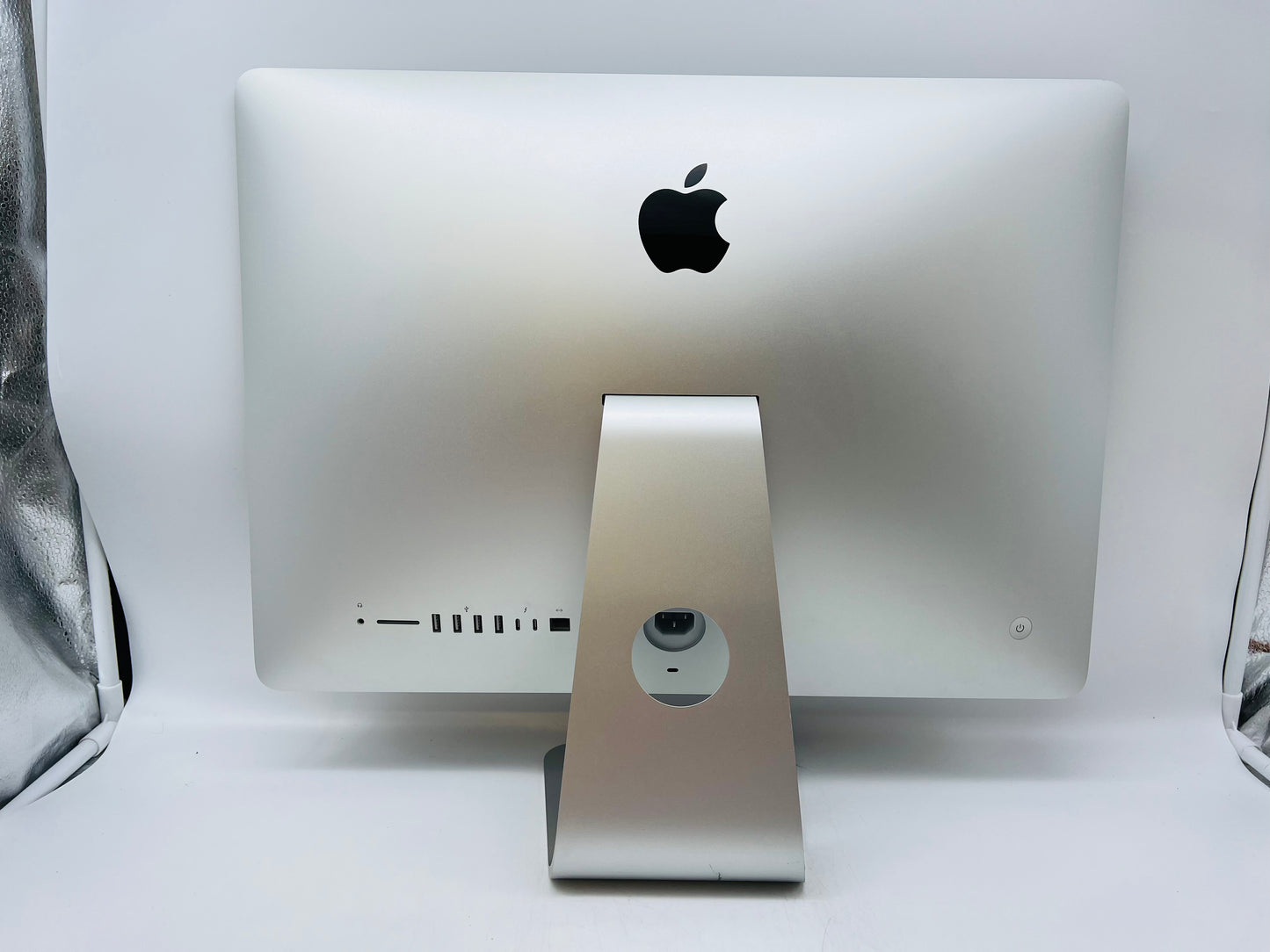 Apple 2019 iMac 21 in 4K Retina 3.0GHz 6-Core i5 16GB RAM 512GB SSD RP560X 4GB