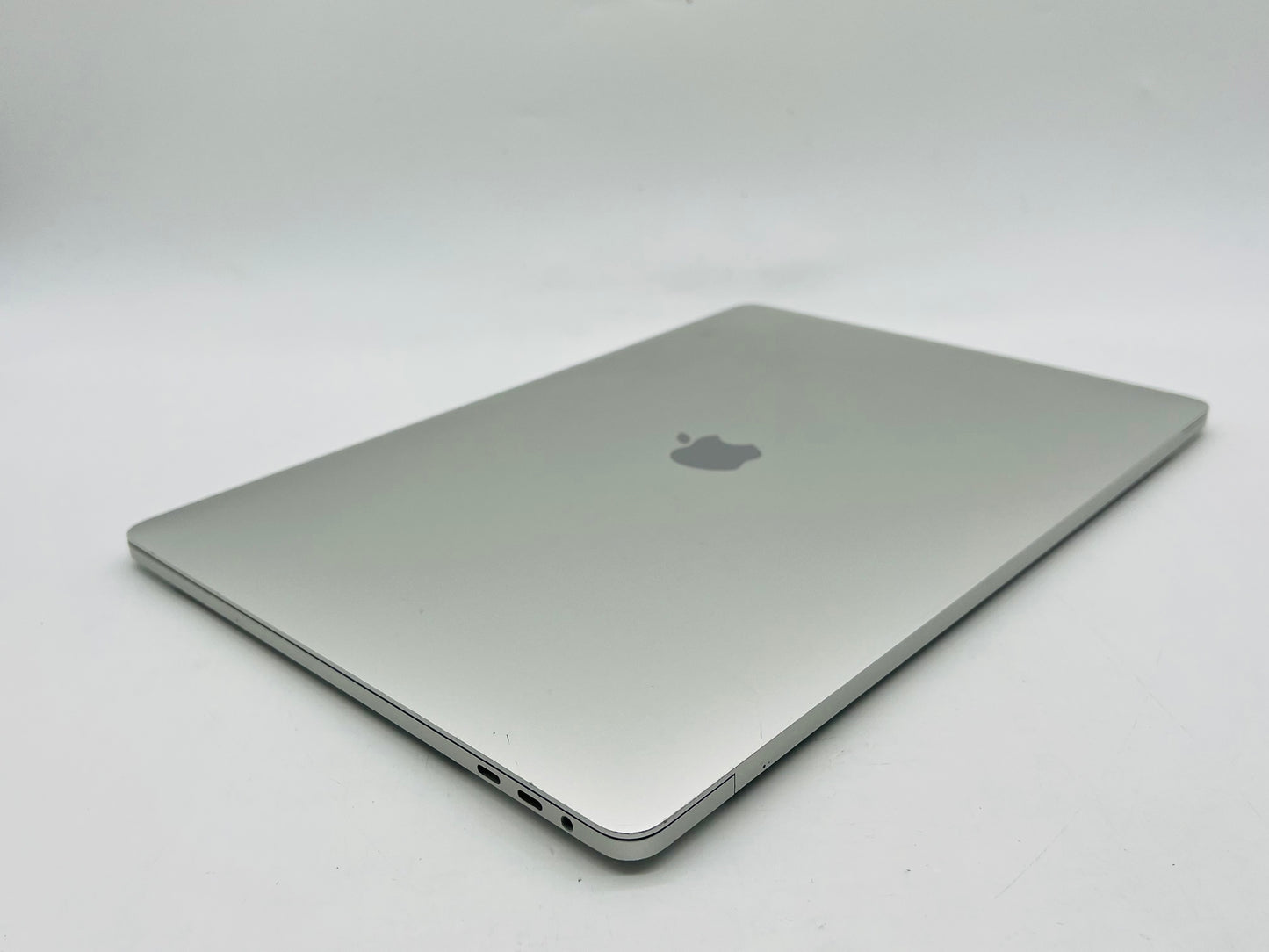 Apple 2018 15 in MacBook Pro TB 2.2GHz 6-Core i7 16GB RAM 512GB SSD RP555X 4GB