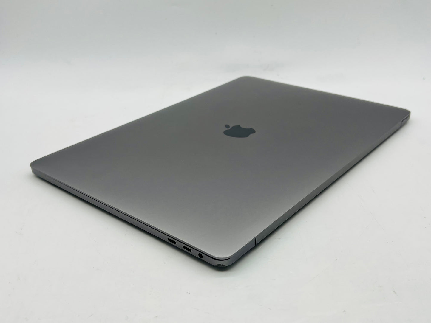 Apple 2018 MacBook Pro 15 in TB 2.2GHz 6-Core i7 16GB RAM 256GB SSD RP555X