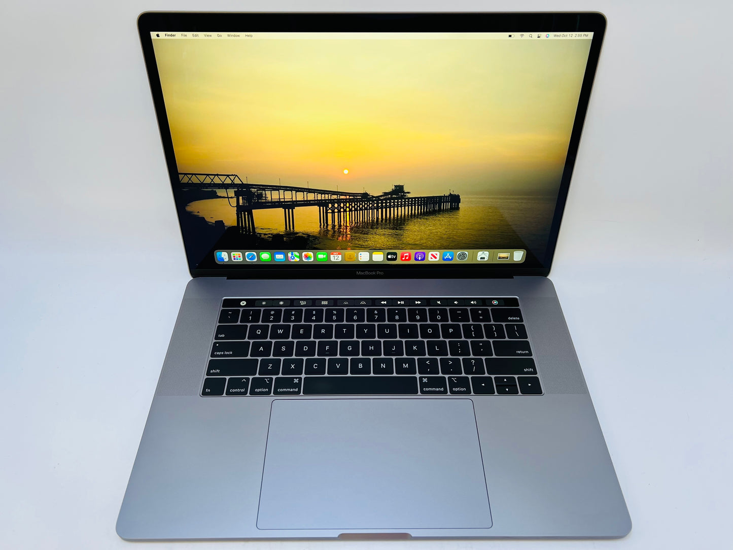 Apple 2019 15 in MacBook Pro TB 2.3GHz 8-Core i9 32GB RAM 512GB SSD Vega 16 4GB