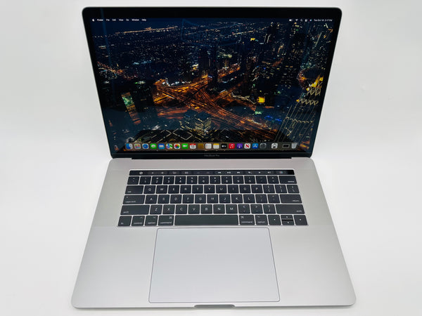 Apple 2017 15 in MacBook Pro TB 2.8GHz Quad-Core i7 16GB RAM 256GB SSD RP555 2GB