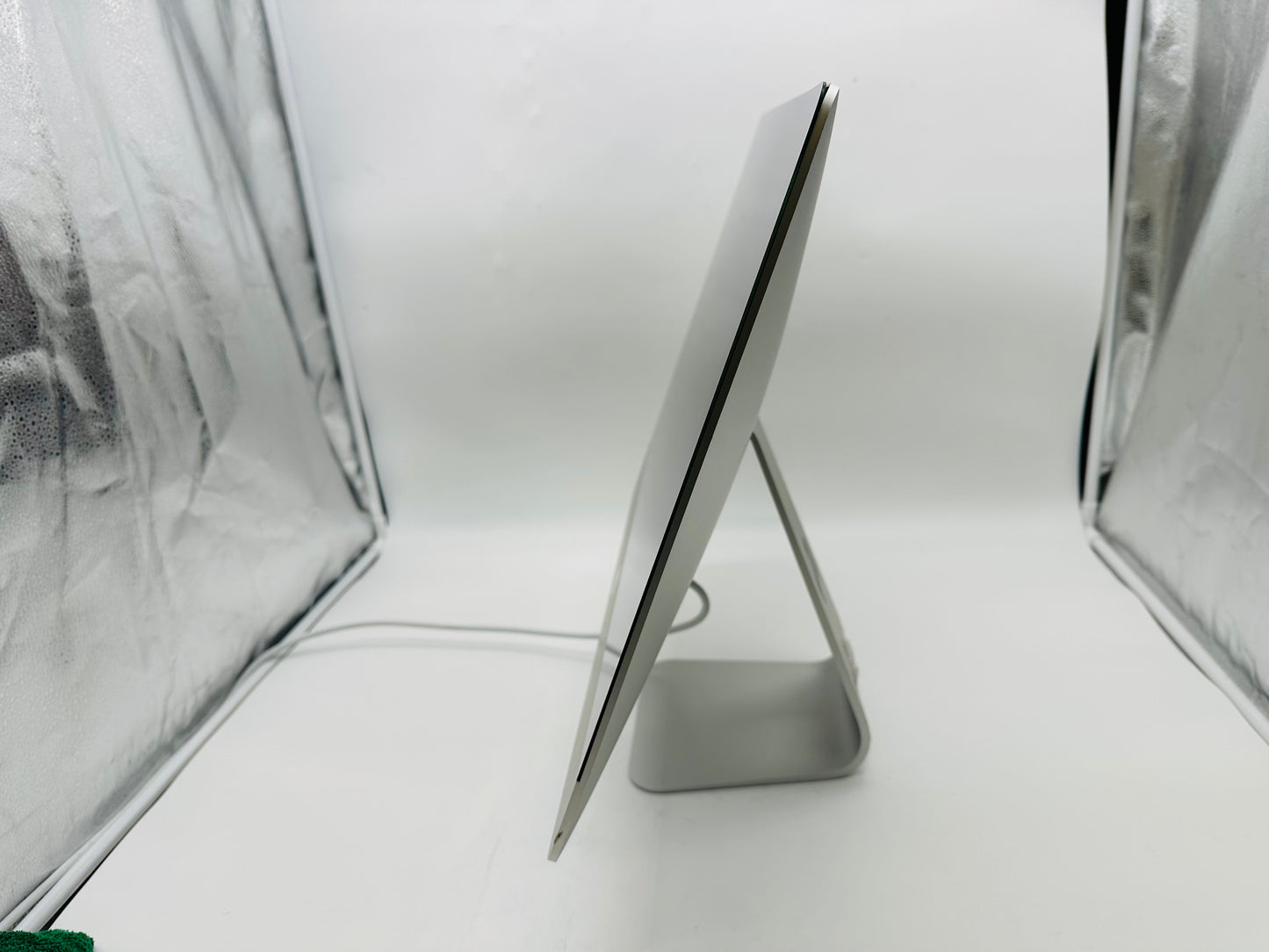Apple 2019 iMac 21 in 4K Retina 3.2GHz 6-Core i7 16GB RAM 1TB Fusion RP560X 4GB
