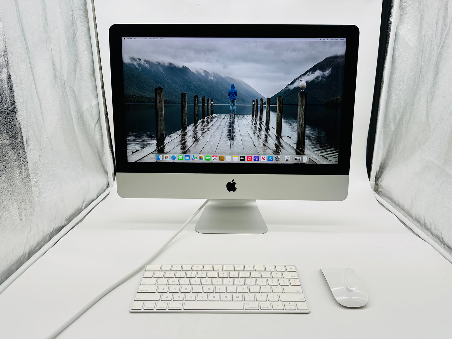 Apple 2019 iMac 21 in 4K Retina 3.6GHz Quad-Core i3 16GB RAM 512GB SSD RP555X