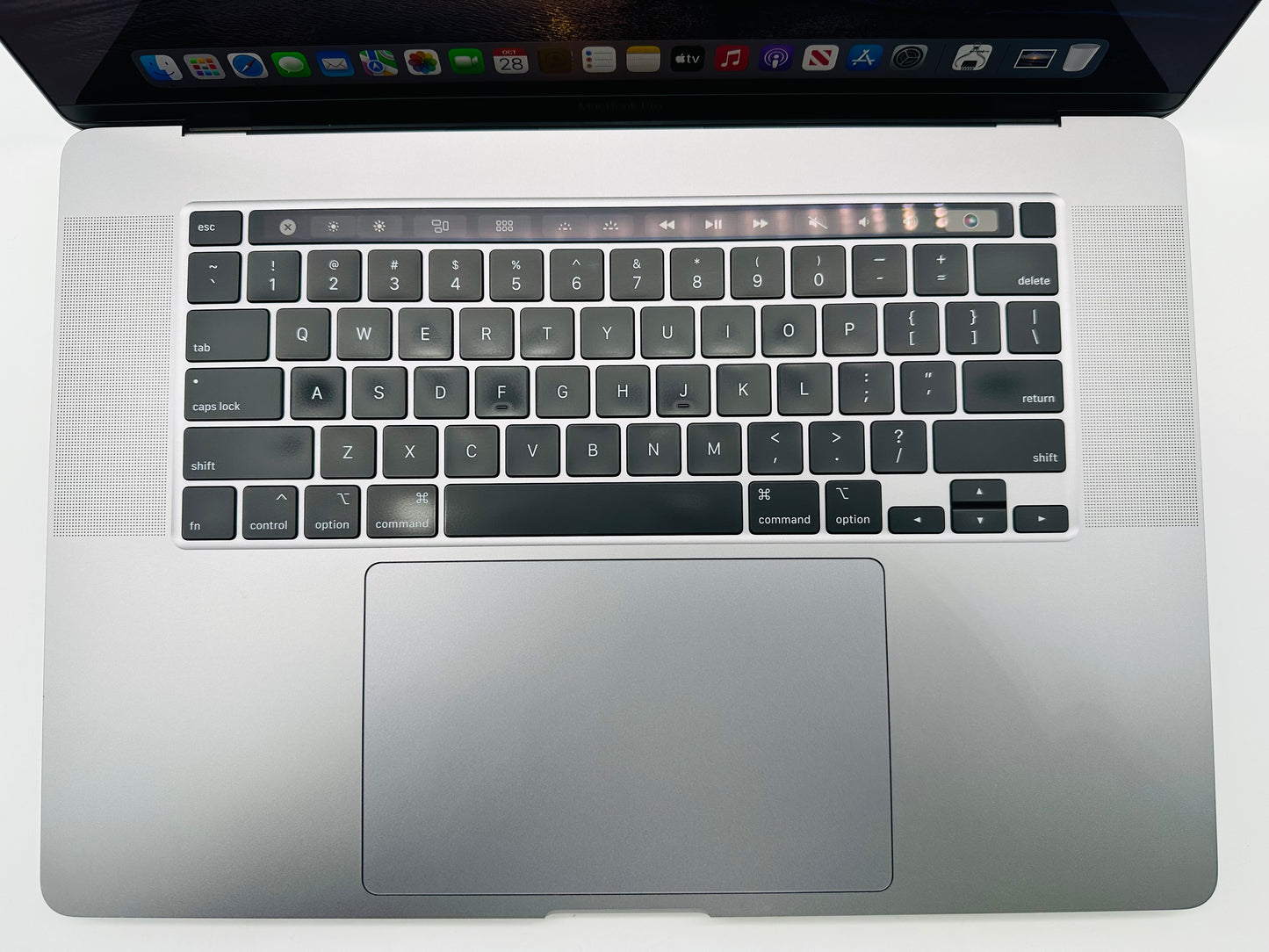 Apple 2019 16in MacBook Pro TB 2.4GHz 8-Core i9 64GB RAM 4TB SSD RP5500M 4GB AC+