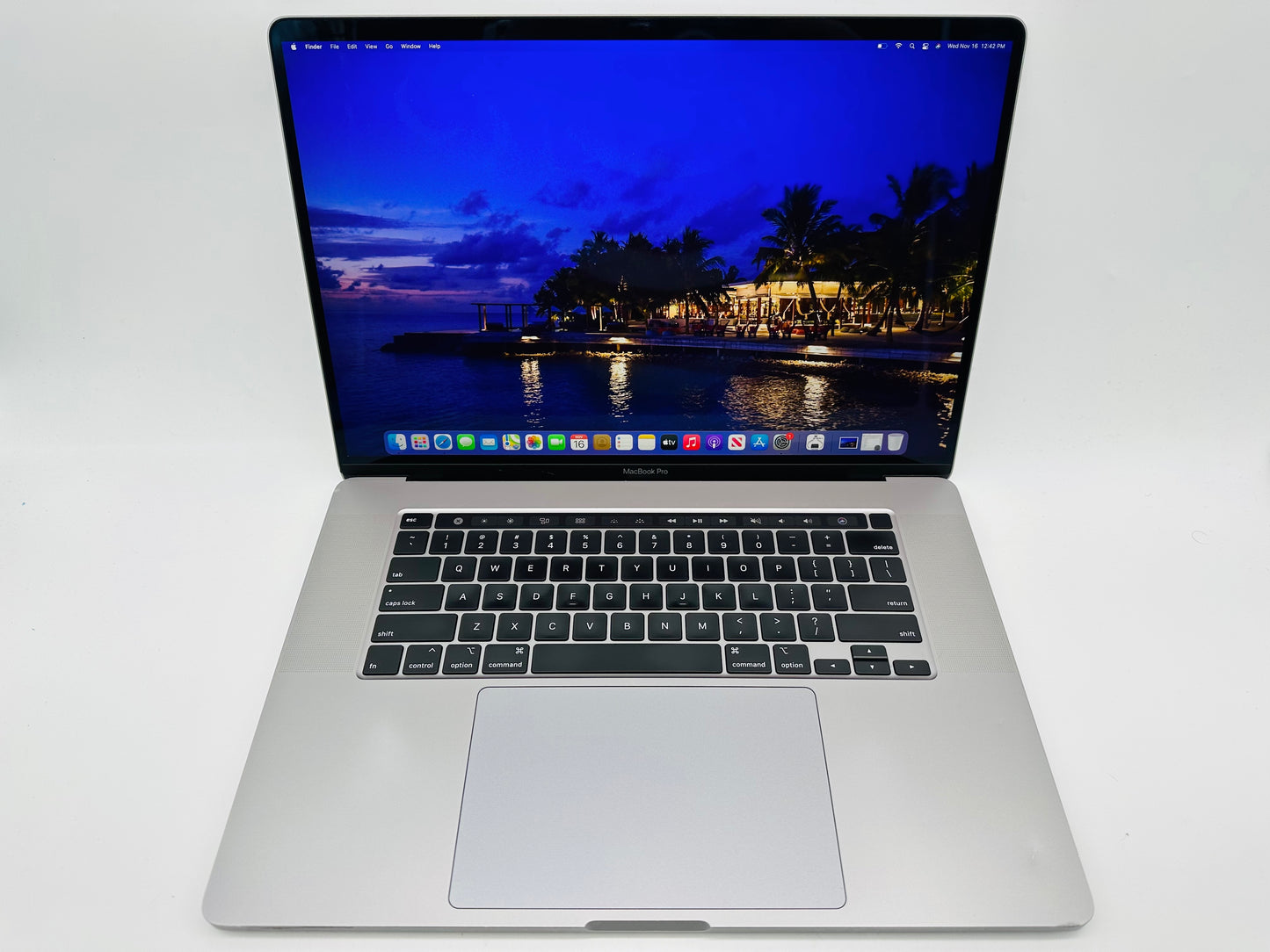 Apple 2019 16 in MacBook Pro TB 2.3GHz 8-Core i9 32GB RAM 2TB SSD RP5500M 4GB