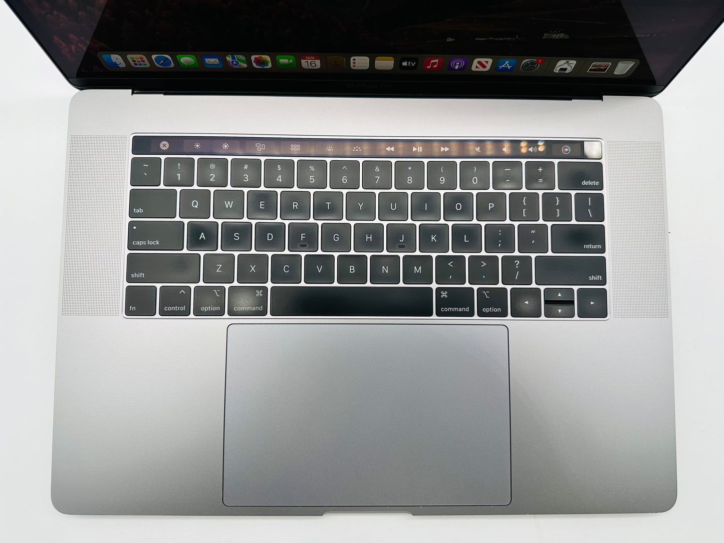 Apple 2019 15 in MacBook Pro TB 2.3GHz 8-Core i9 32GB RAM 1TB SSD Vega 20 4GB