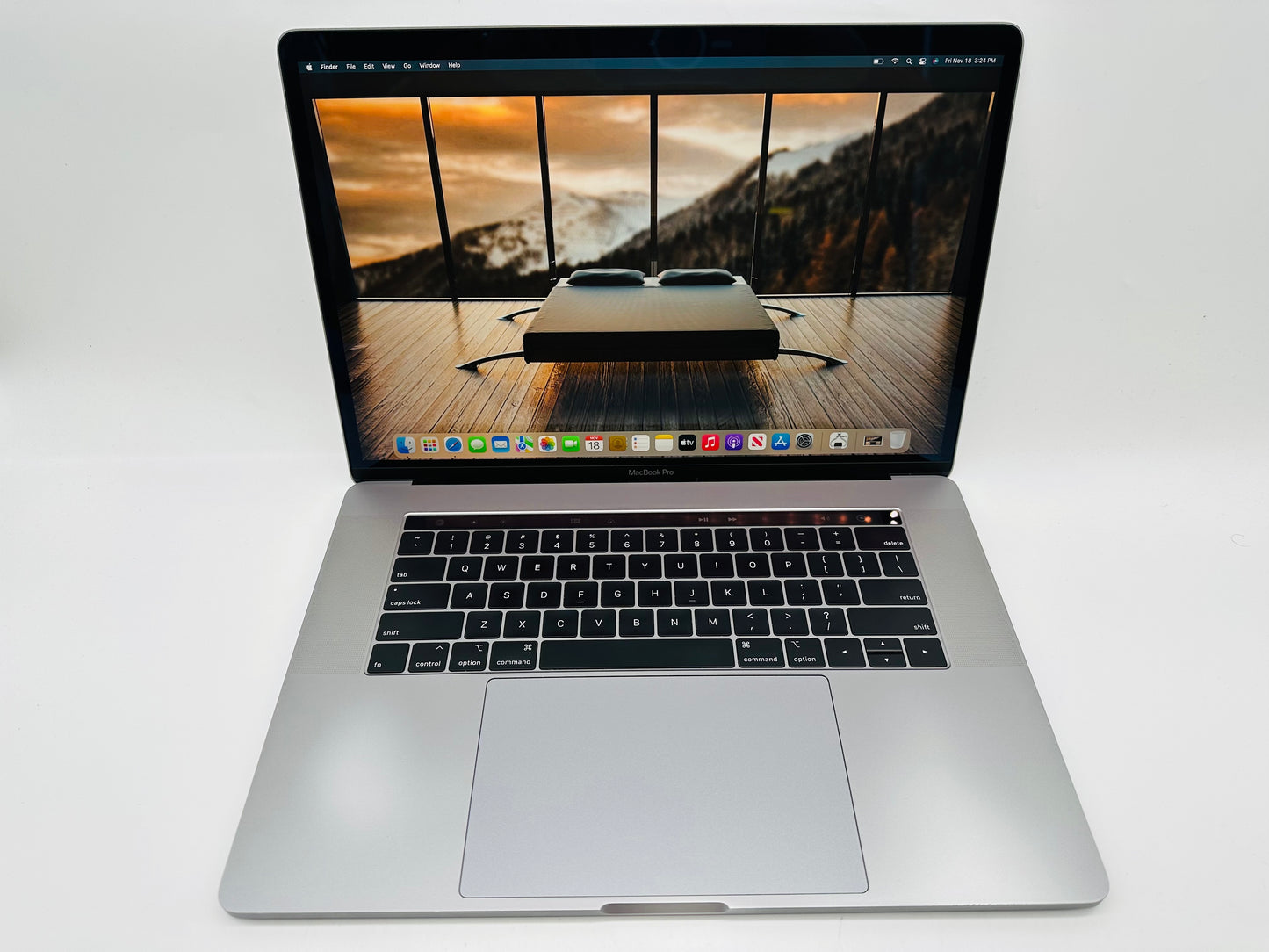 Apple 2019 15 in MacBook Pro TB 2.3GHz 8-Core i9 32GB RAM 1TB SSD RP560X 4GB