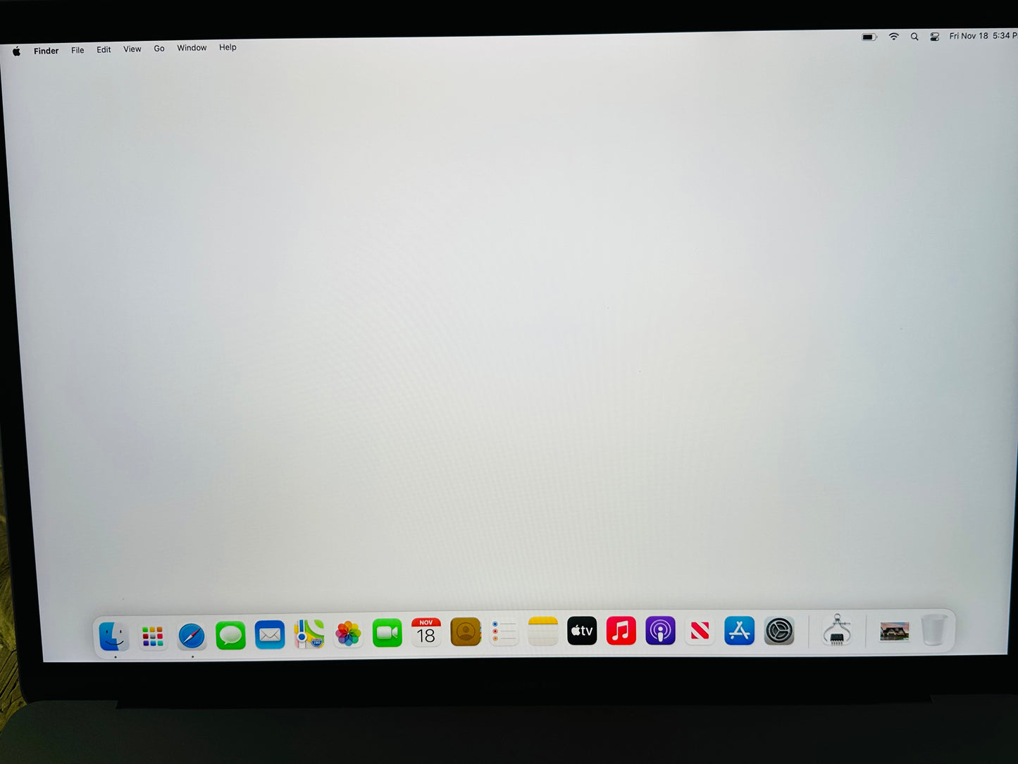 Apple 2018 15 in MacBook Pro TB 2.2GHz 6-Core i7 16GB RAM 256GB SSD RP555X 4GB
