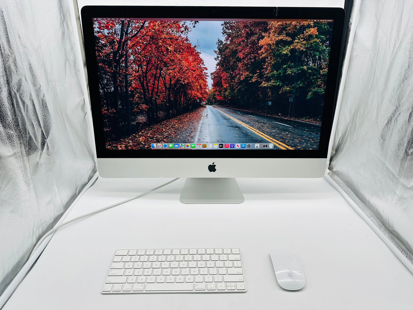 Apple 2017 iMac 27 in 5K Retina 4.2GHz Quad-Core i7 32GB RAM 1TB SSD RP580 8GB