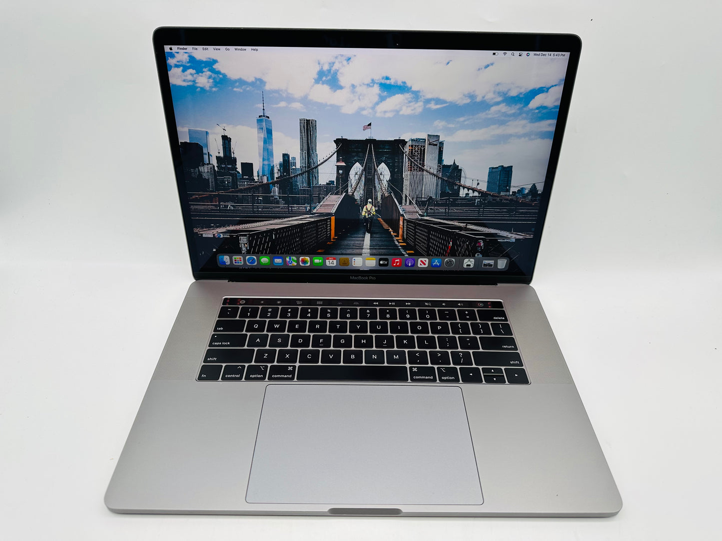 Apple 2019 15 in MacBook Pro TB 2.4GHz 8-Core i9 32GB RAM 1TB SSD Vega 20 4GB