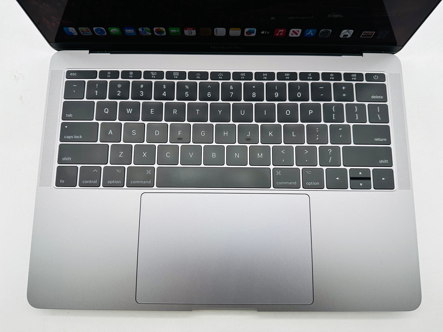 Apple 2017 MacBook Pro 13 in Retina 2.3GHz Dual-Core i5 16GB RAM 512GB SSD
