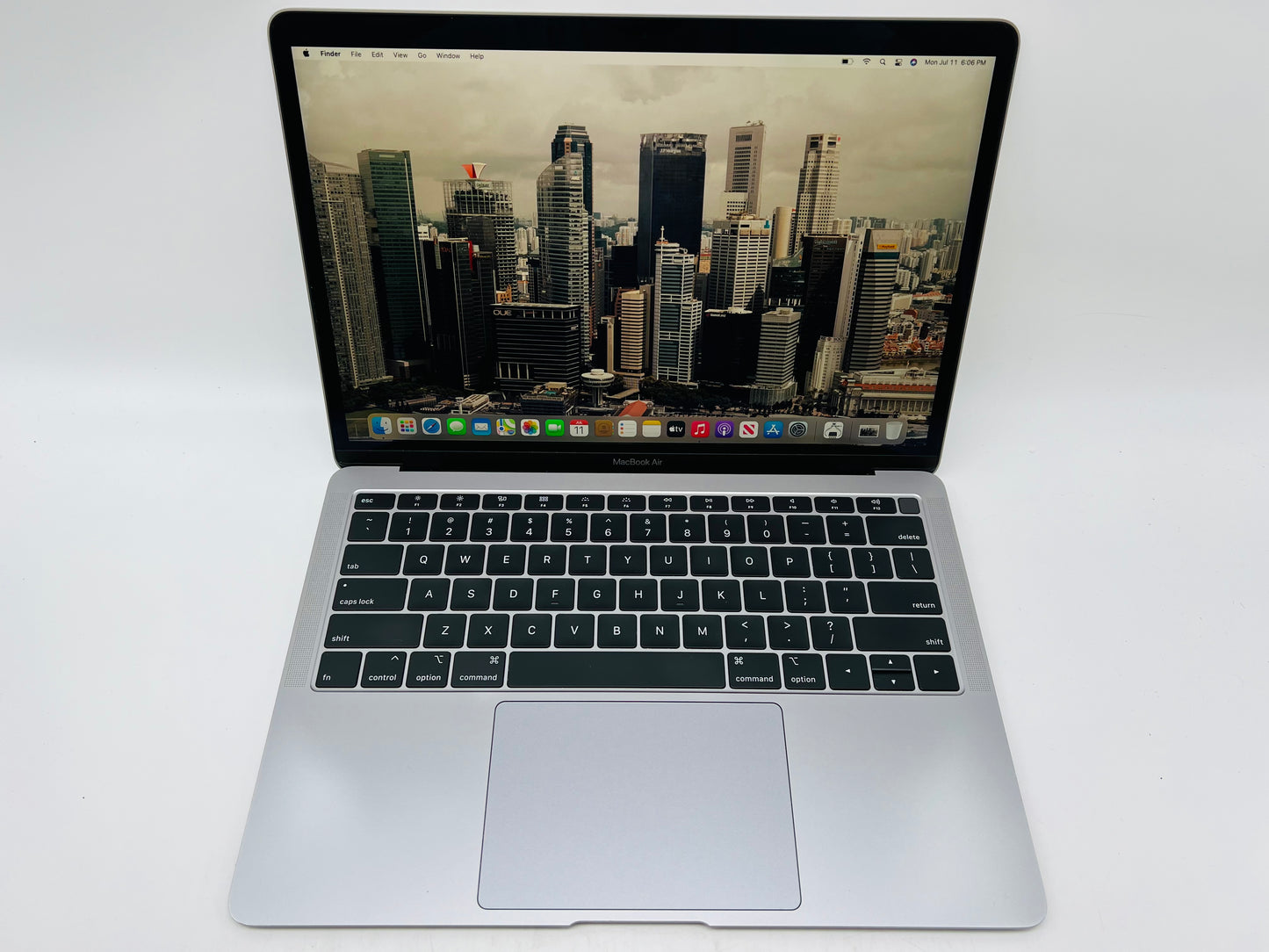 Apple 2018 13 in MacBook Air 1.6GHz Dual-Core i5 8GB RAM 512GB SSD IUG617