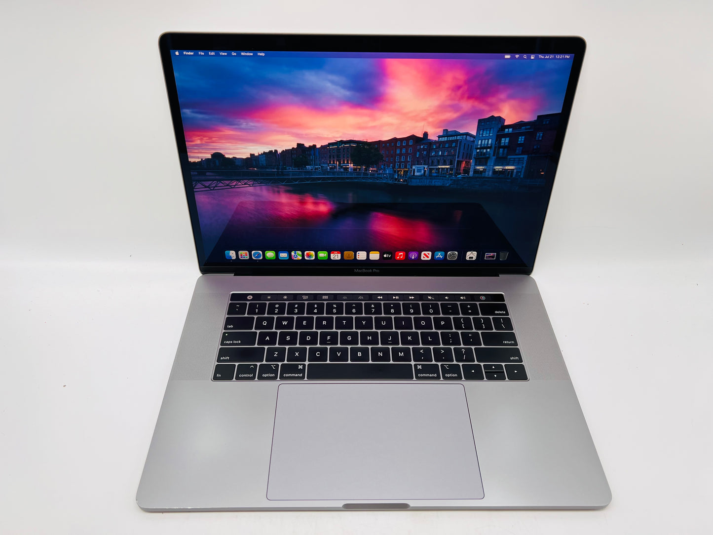 Apple 2017 13 in MacBook Air 1.8GHz Dual-Core i5 8GB 128GB SSD IHG6000 Grade (A)