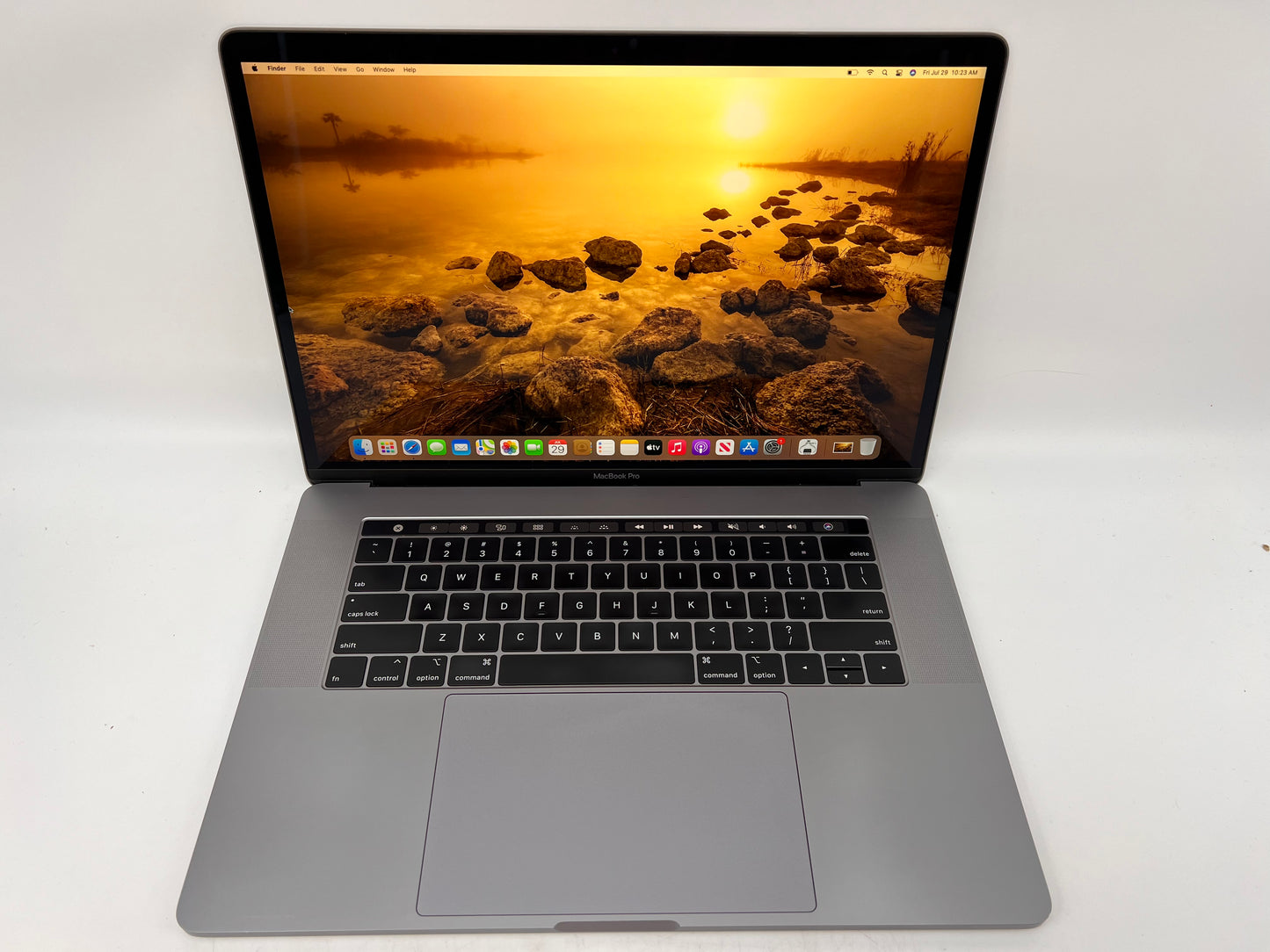 Apple 2019 15 in MacBook Pro TB 2.6GHz 6-Core i7 32GB RAM 256GB SSD RP560X 4GB