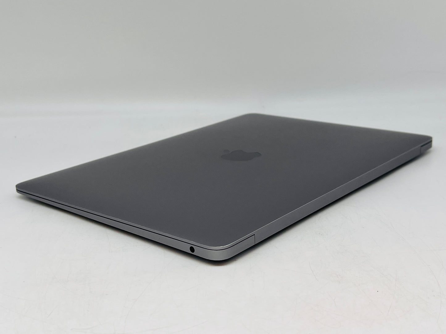 Apple 2019 13 in MacBook Air True Tone Display 1.6GHz i5 16GB RAM 128GB SSD
